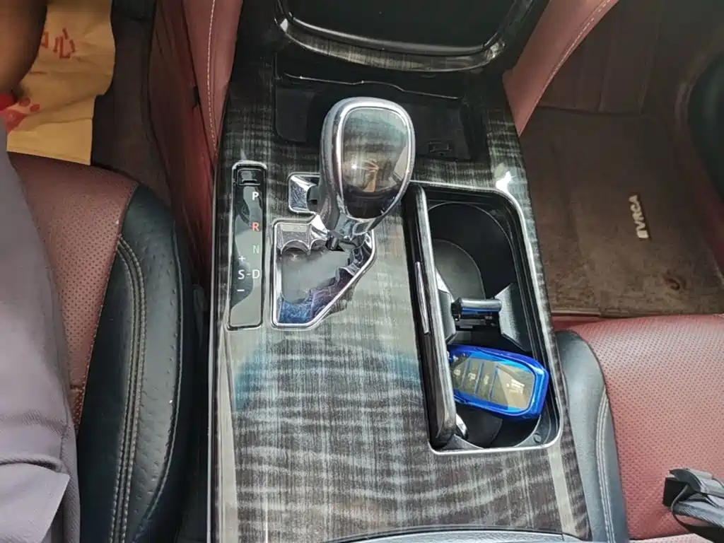 Toyota Crown — миниатюра 14