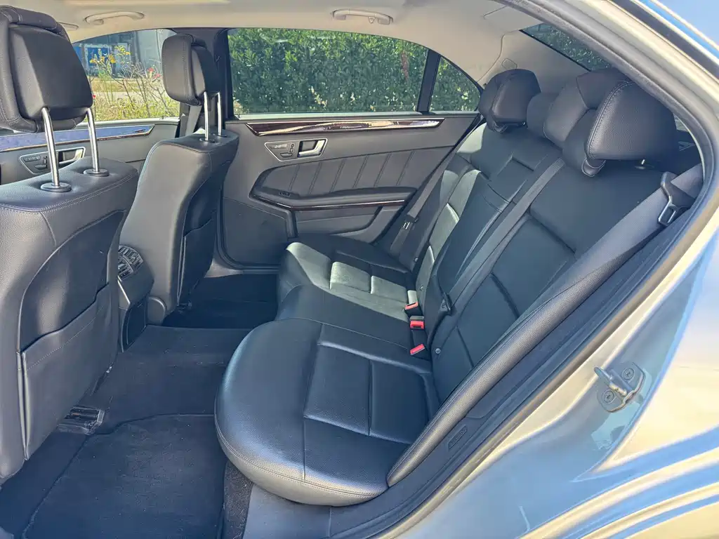 Mercedes-Benz E-Class — миниатюра 8