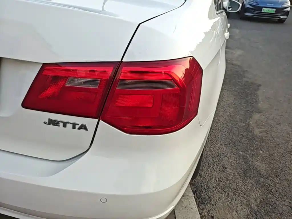 Volkswagen Jetta — миниатюра 8