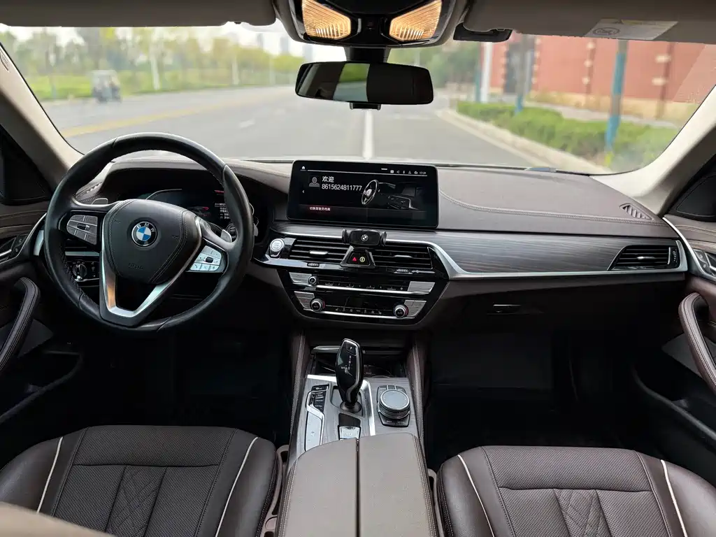 BMW 5 Series — миниатюра 10