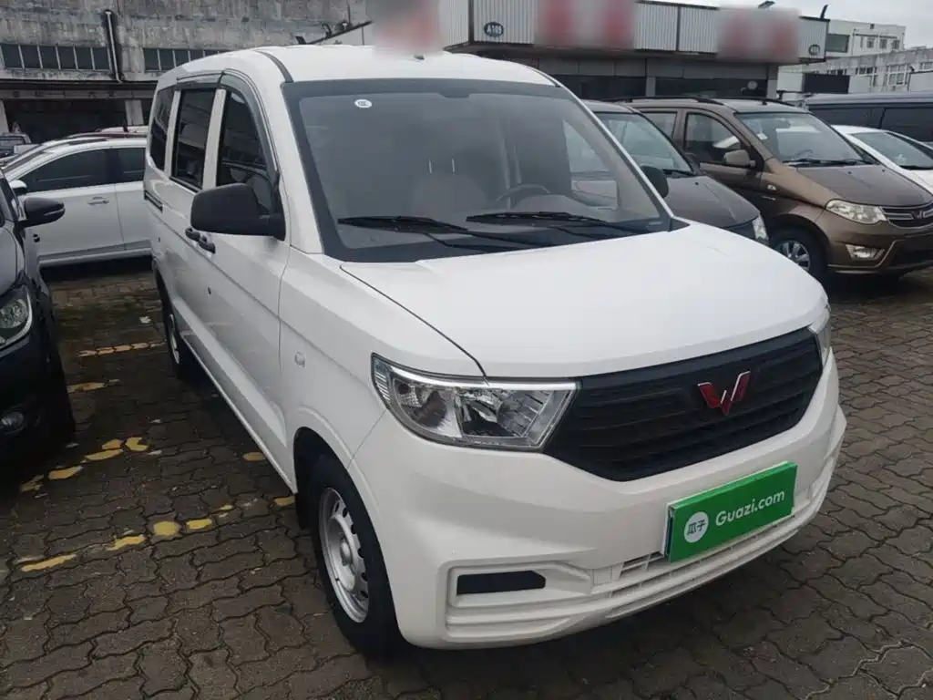 Wuling Hongguang V — миниатюра 4
