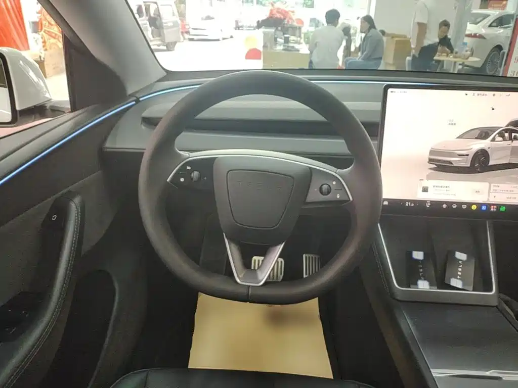 Tesla Model Y — миниатюра 11