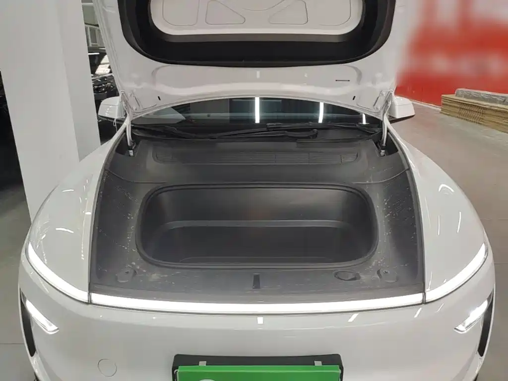 Tesla Model Y — миниатюра 20