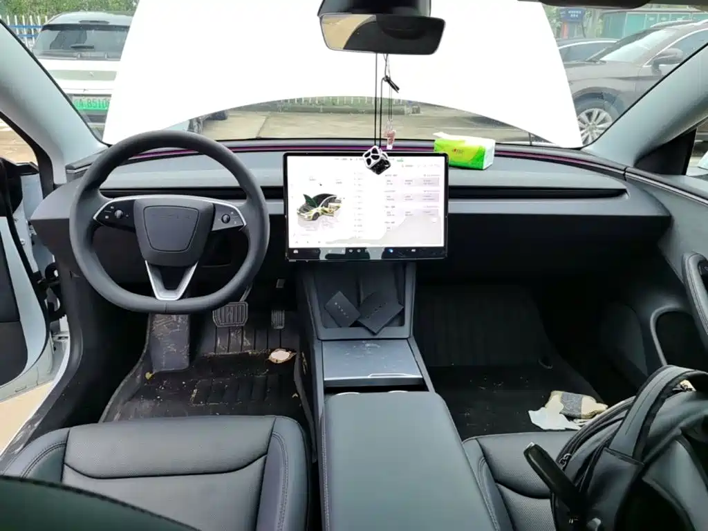Tesla Model 3 — миниатюра 10