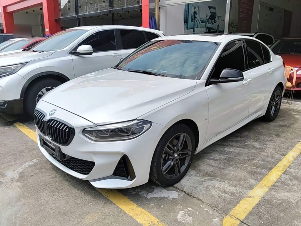 BMW 1 Series 1.5 л 2024 г. Белый, пробег 37100 км