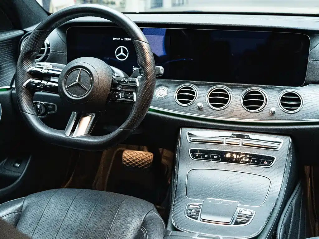 Mercedes-Benz E-Class (Import) — миниатюра 10