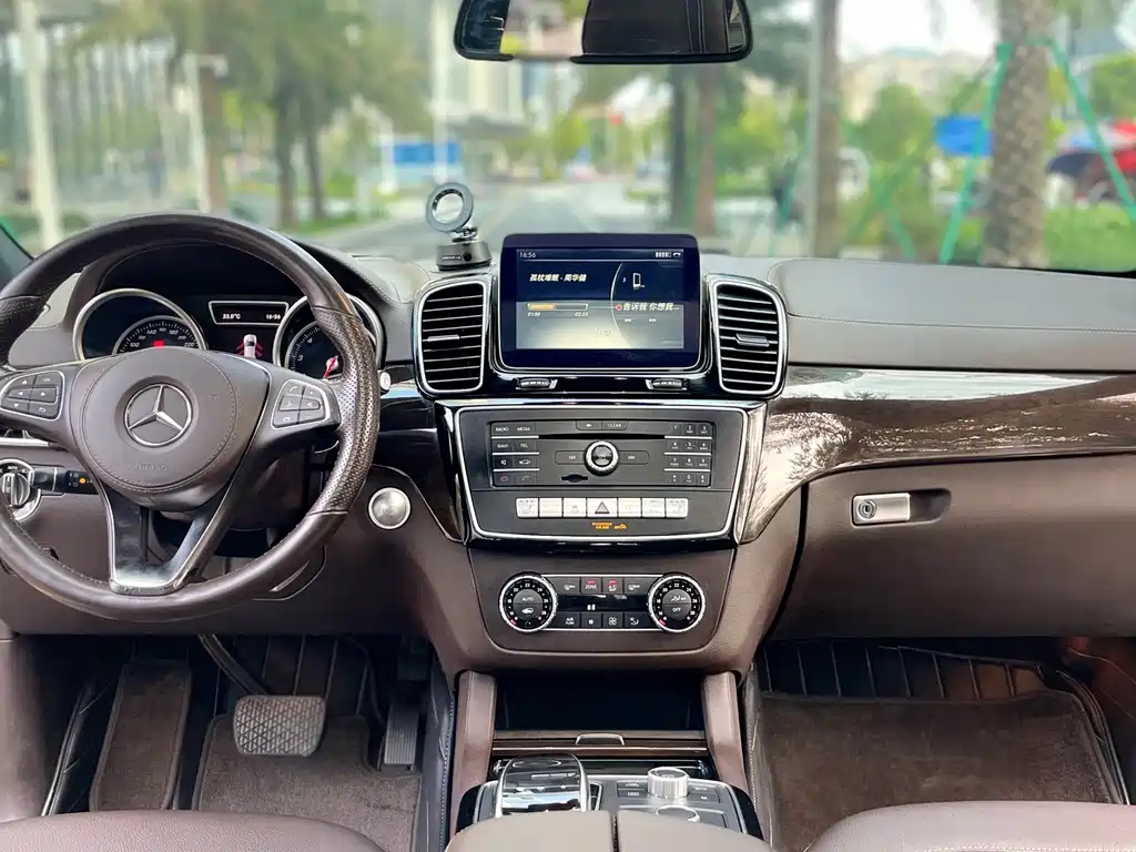 Mercedes-Benz GLS — миниатюра 23