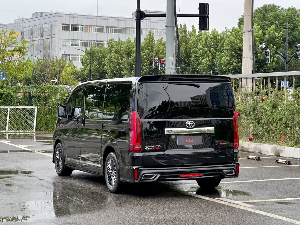 Toyota Hiace — миниатюра 6