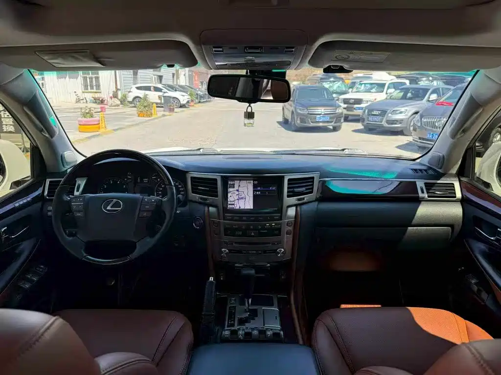 Lexus LX — миниатюра 5