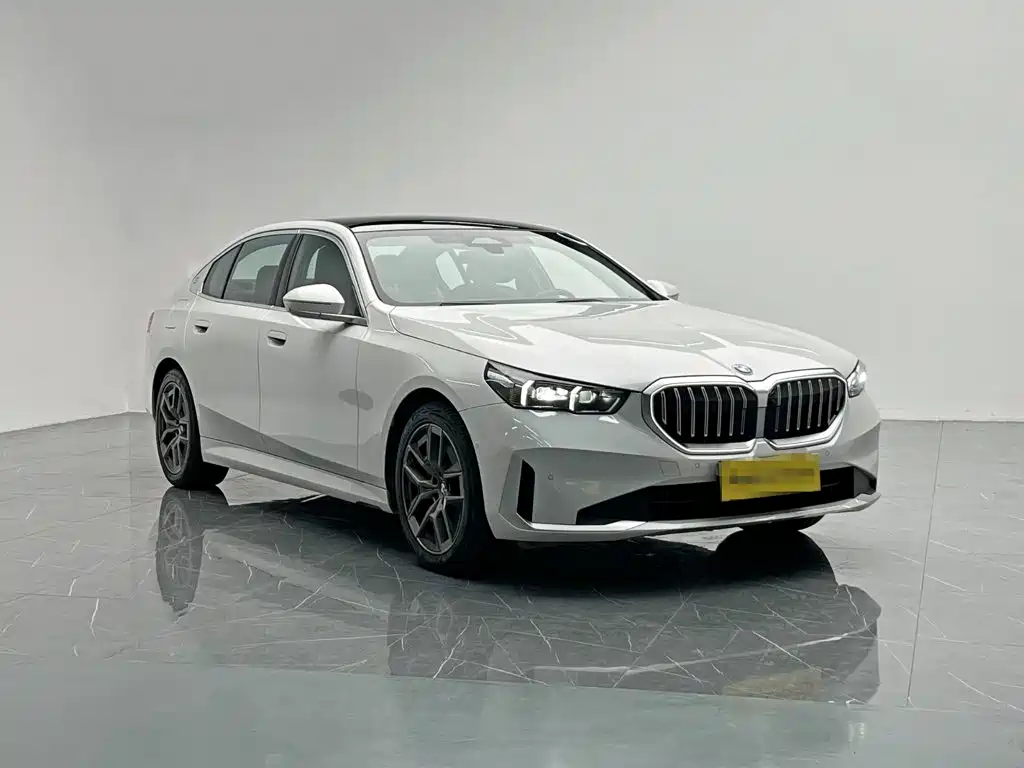 BMW 5 Series — миниатюра 8