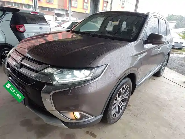 MITSUBISHI OUTLANDER 2017