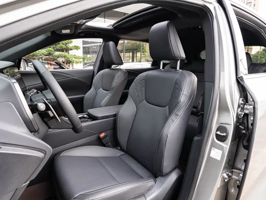 Lexus RX — миниатюра 11