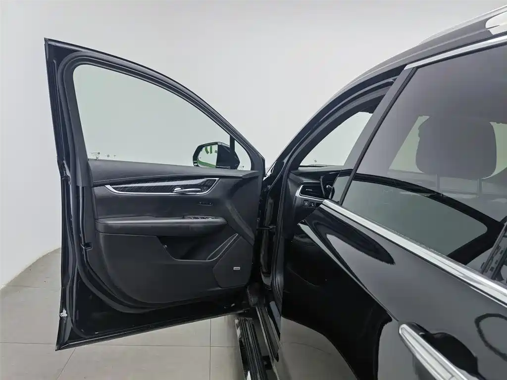Cadillac XT6 2021 2.0T мест Luxury
