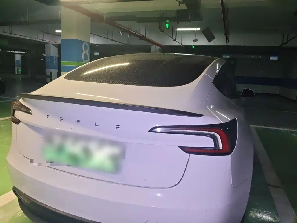 Tesla Model 3 — миниатюра 3