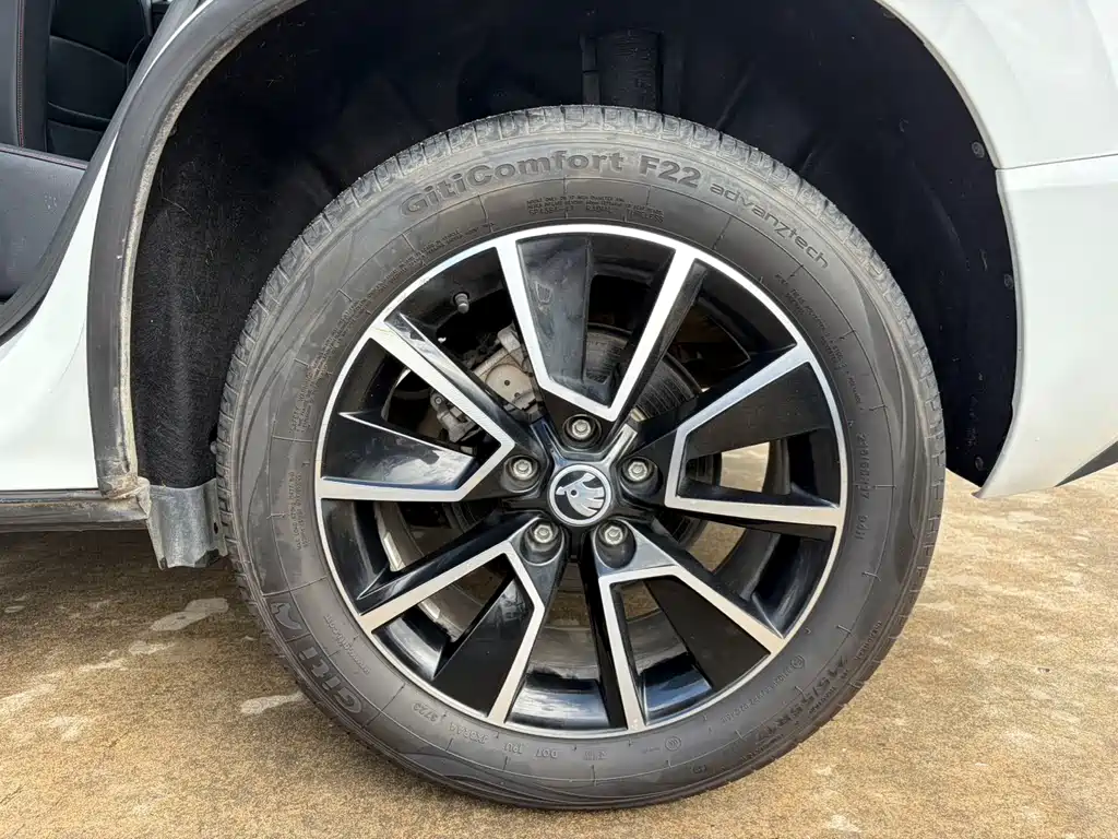 Skoda Karoq — миниатюра 20