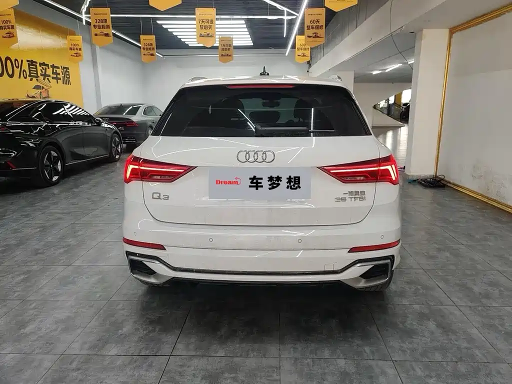 AUDI Q3