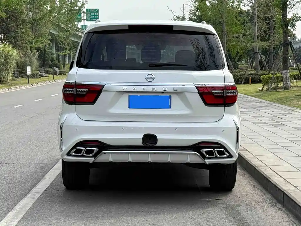 Nissan Patrol — миниатюра 14