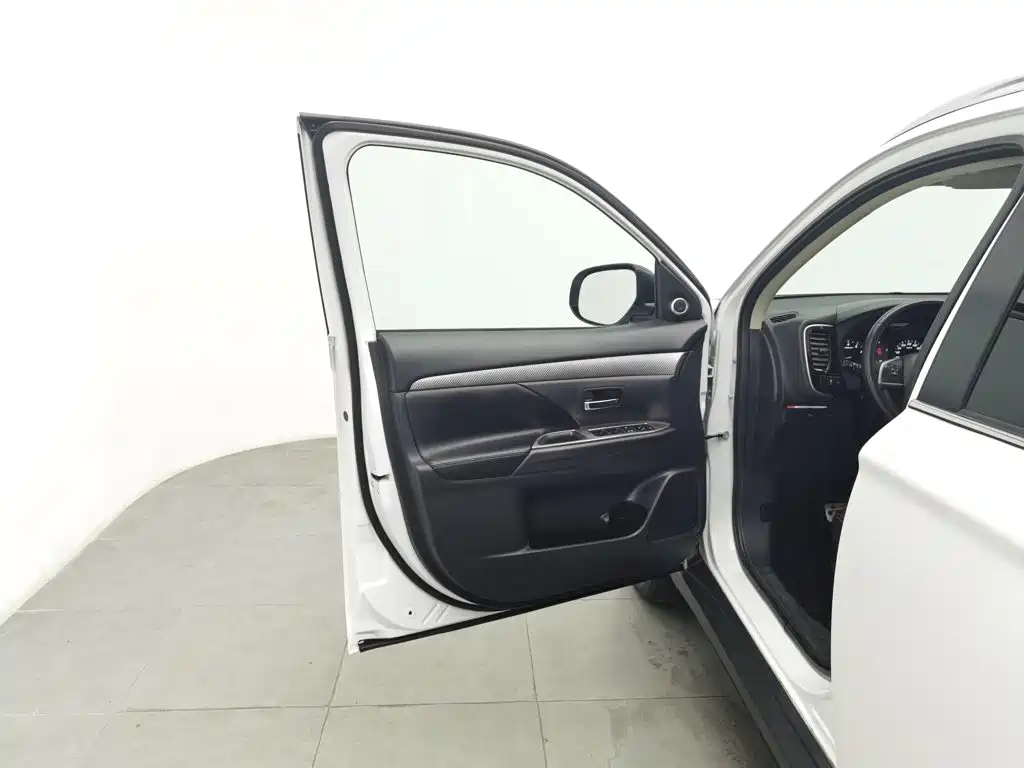 Mitsubishi Outlander (Import) — миниатюра 8