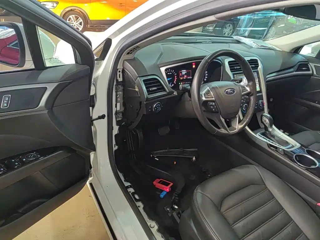 Ford Mondeo — миниатюра 16