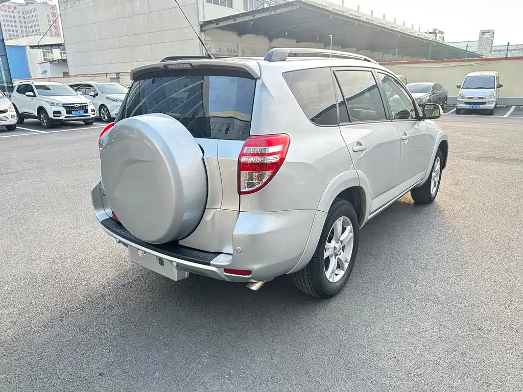 Toyota RAV4 2.0L Auto Luxury Edition, фото 5
