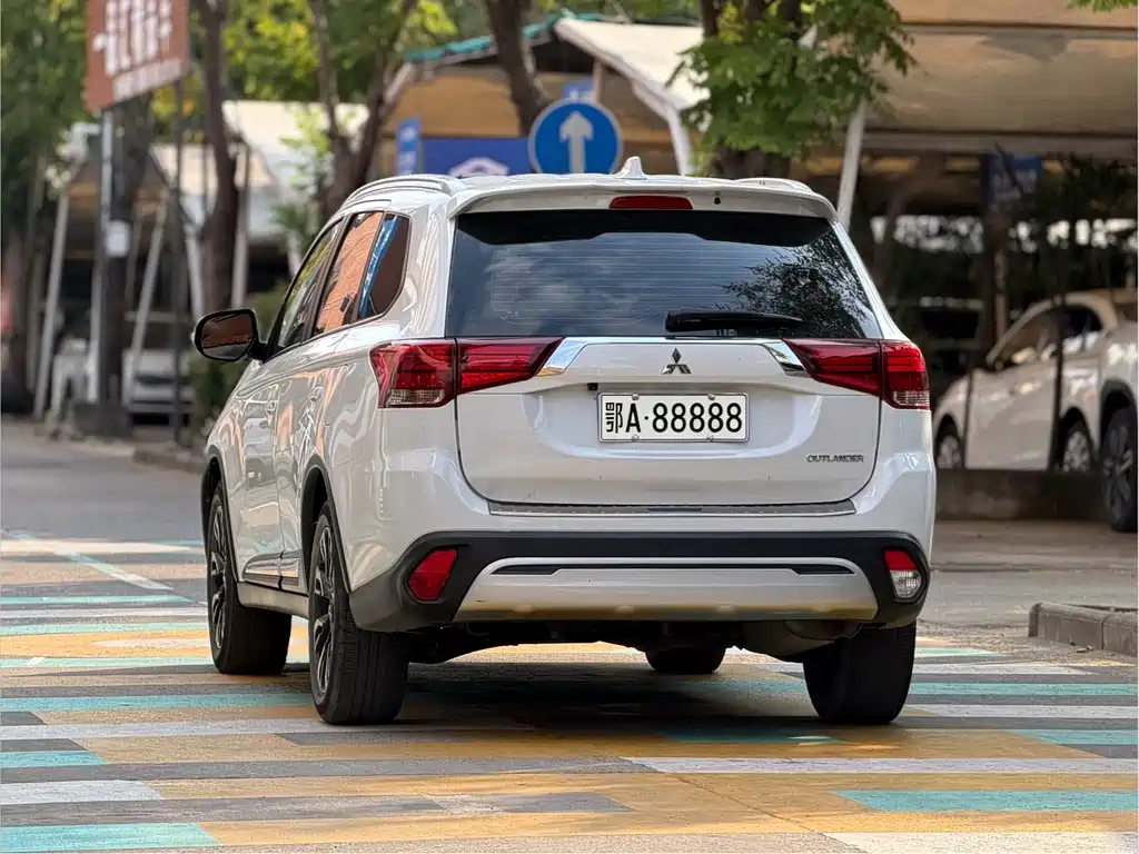 Mitsubishi Outlander — миниатюра 4