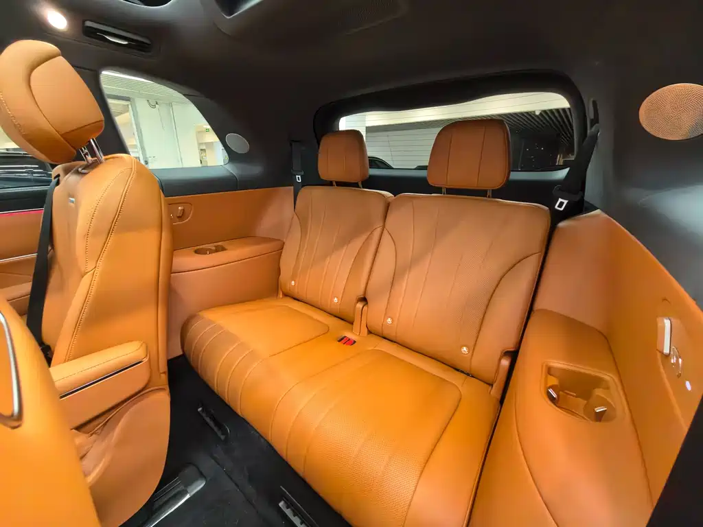 AITO ASK THE WORLD M8