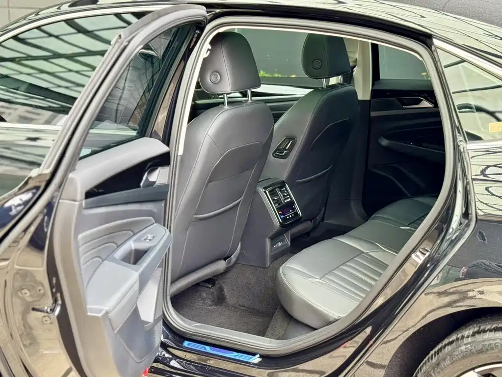 Volkswagen Passat 2023 330TSI Elite