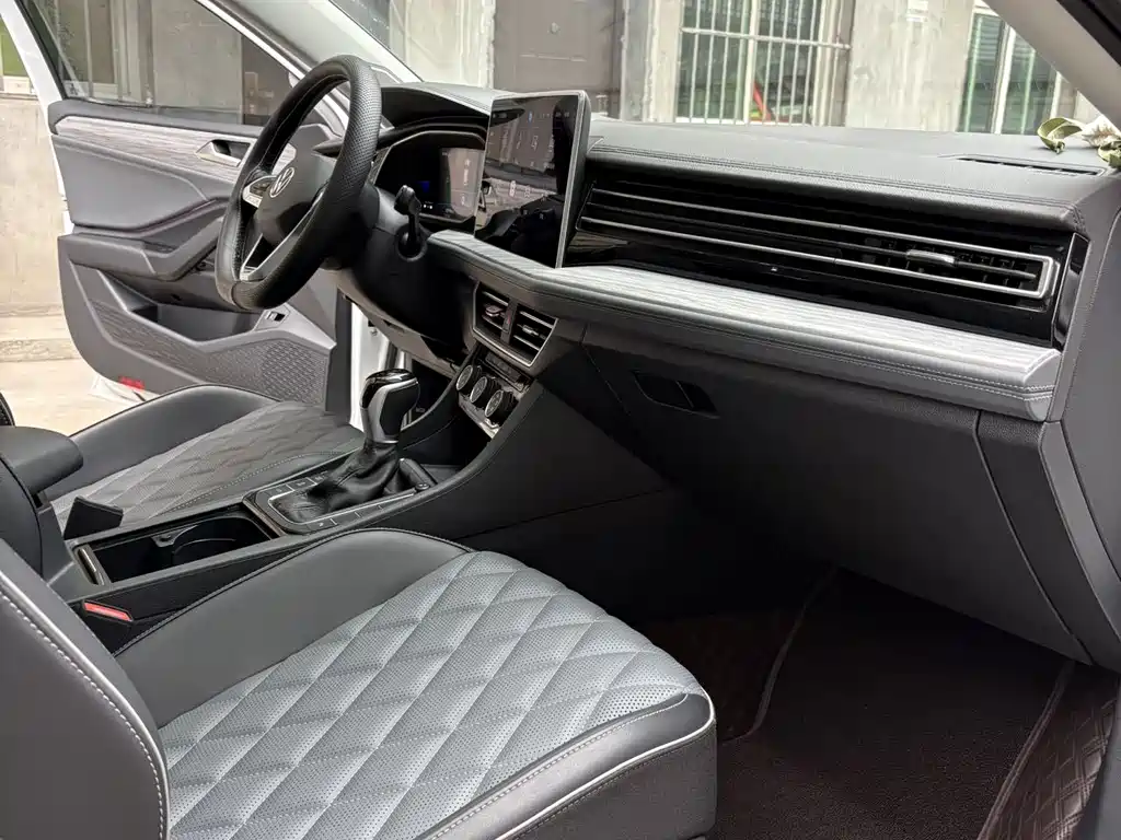 Volkswagen Sagitar 2024 300TSI DSG