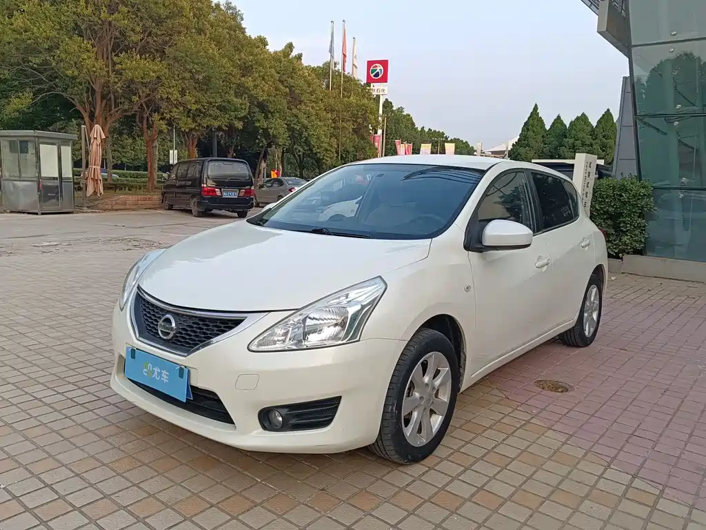 Nissan Tiida 2011 1.6L CVT Comfort Type