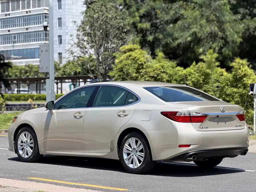 Lexus ES — миниатюра 14