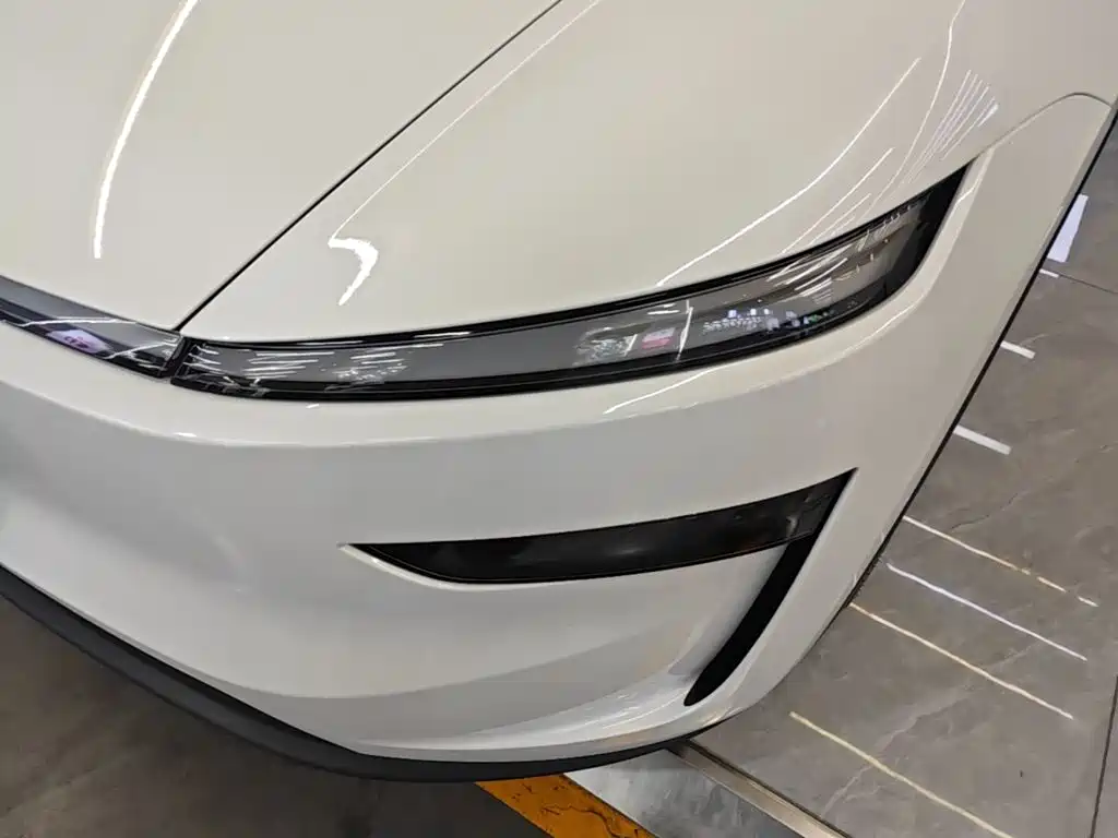 Tesla Model Y — миниатюра 24
