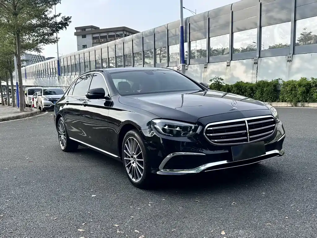Mercedes-Benz E-Class — миниатюра 6
