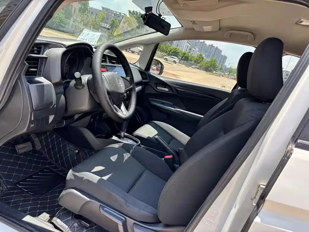 Honda Fit — миниатюра 8
