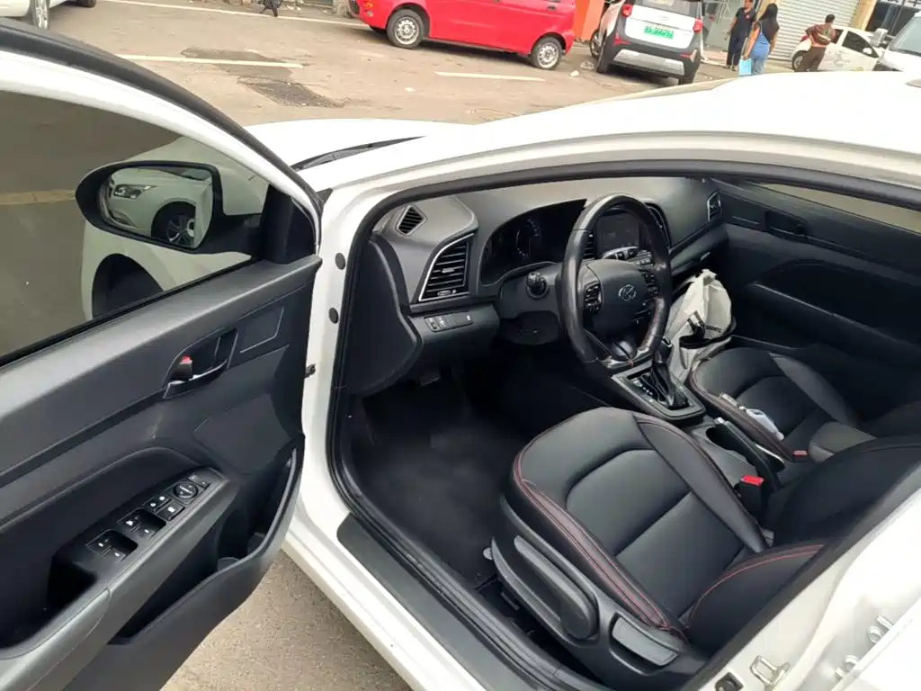 Hyundai Elantra — миниатюра 16