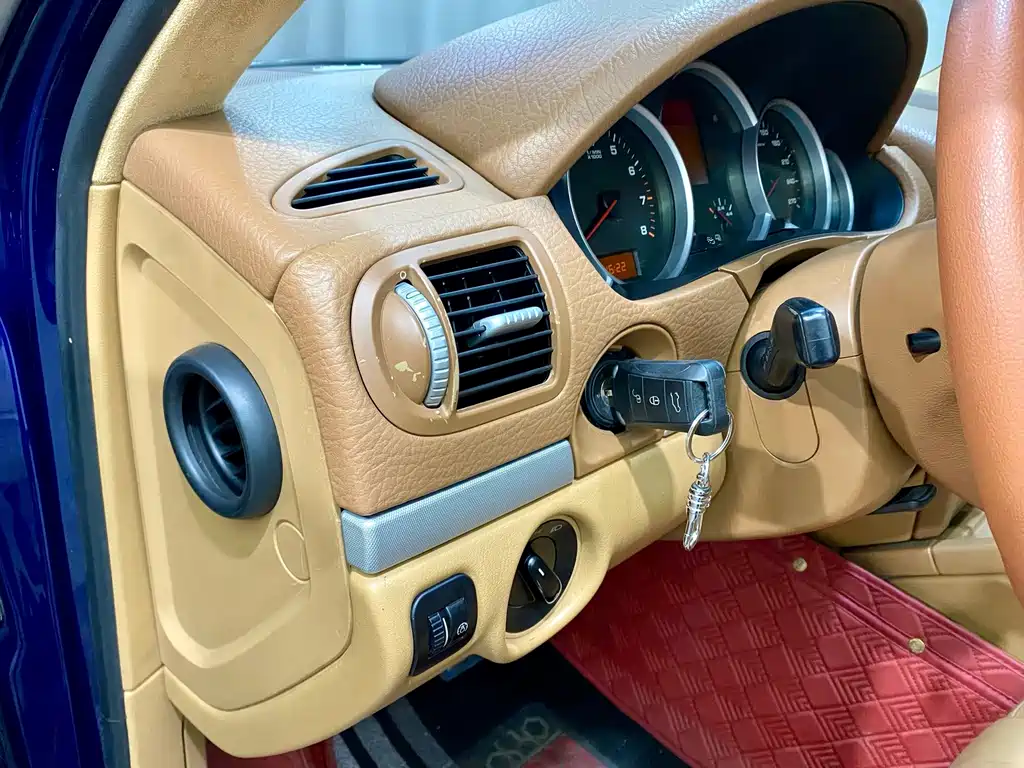 Porsche Cayenne — миниатюра 13