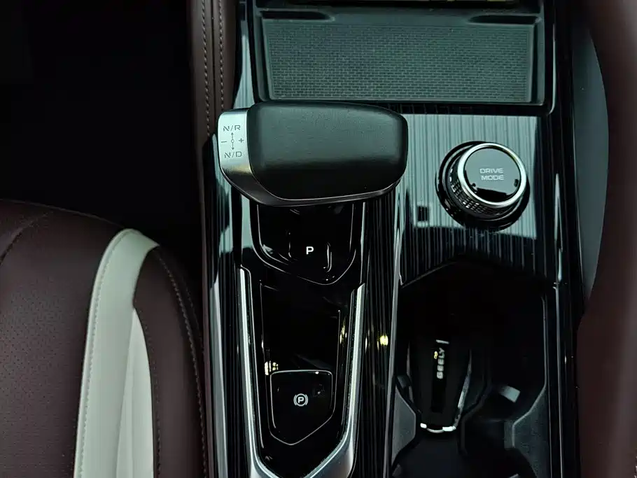 Geely Xingyue L — миниатюра 16