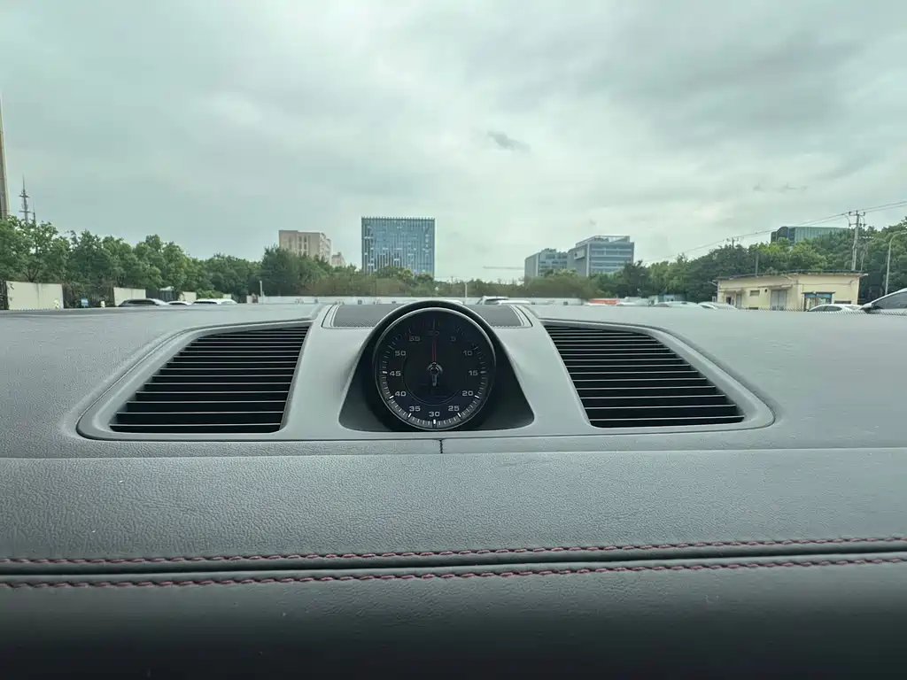 Porsche Cayenne — миниатюра 22