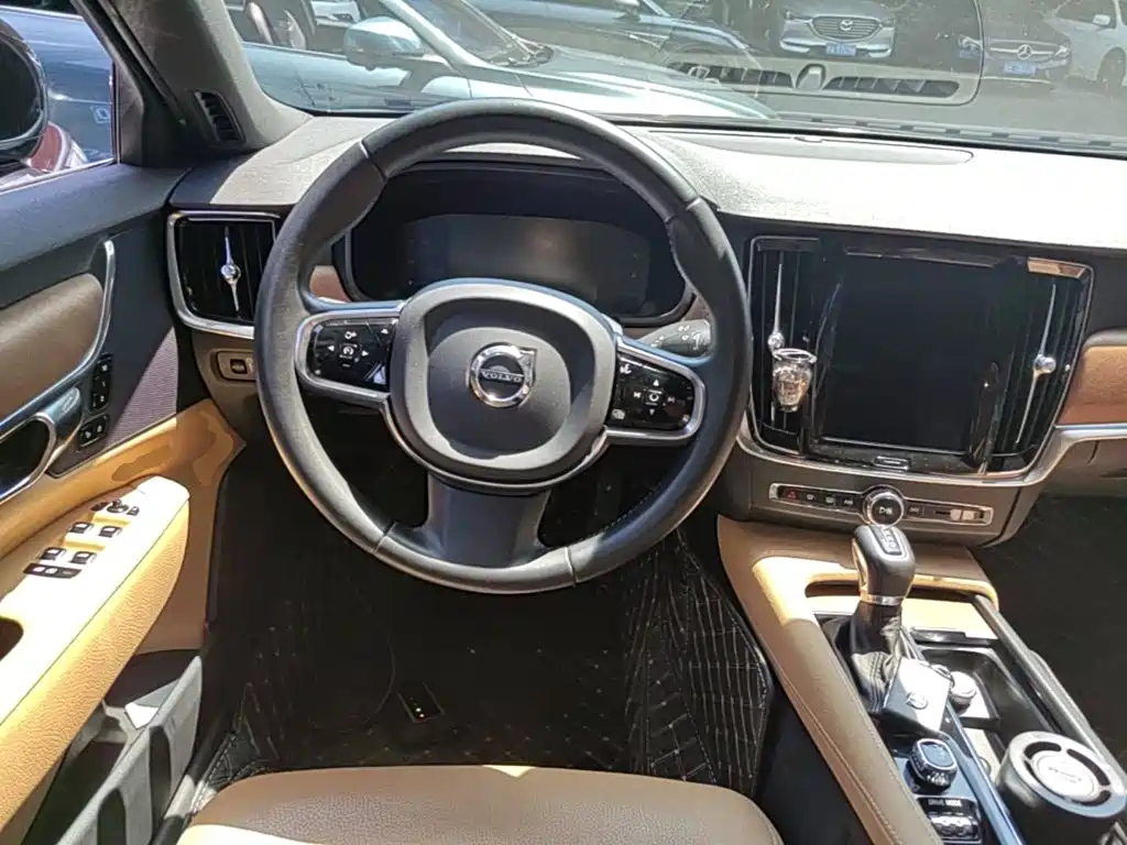Volvo S90 — миниатюра 15