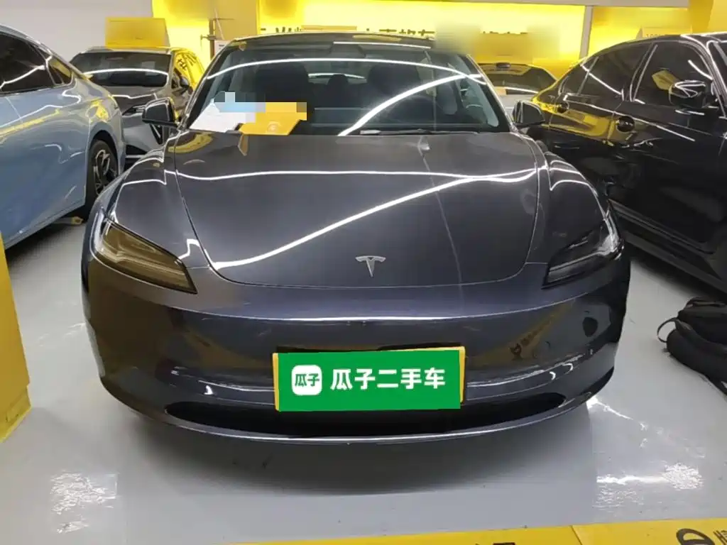 Tesla Model 3 — миниатюра 3