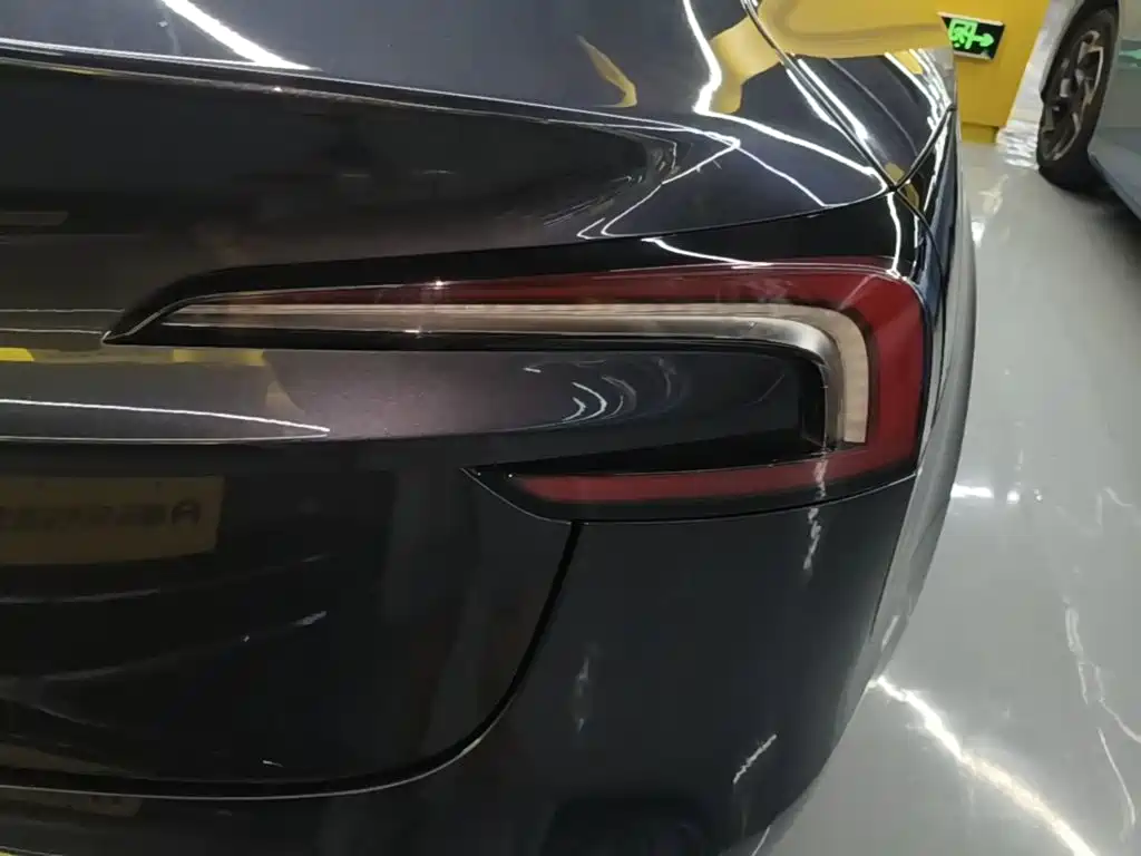 Tesla Model 3 — миниатюра 8