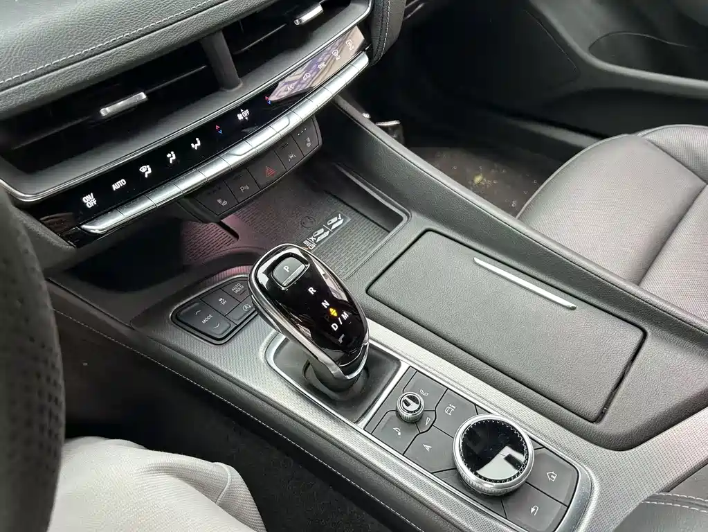 Cadillac CT5 — миниатюра 6