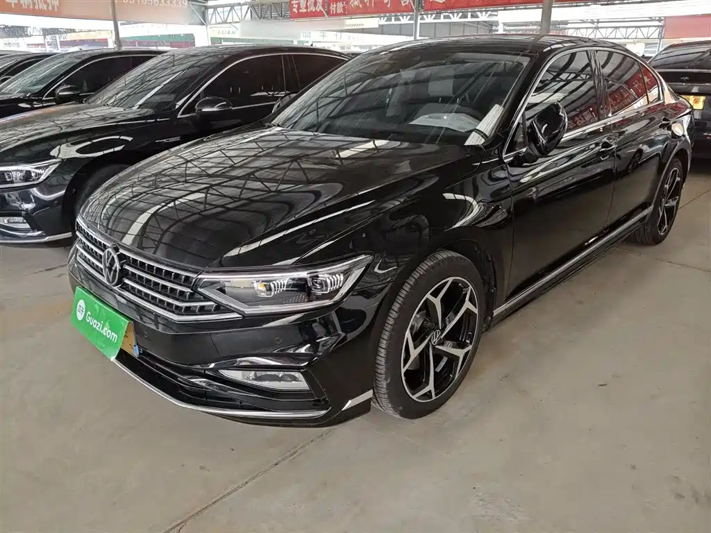 Volkswagen Magotan 2025