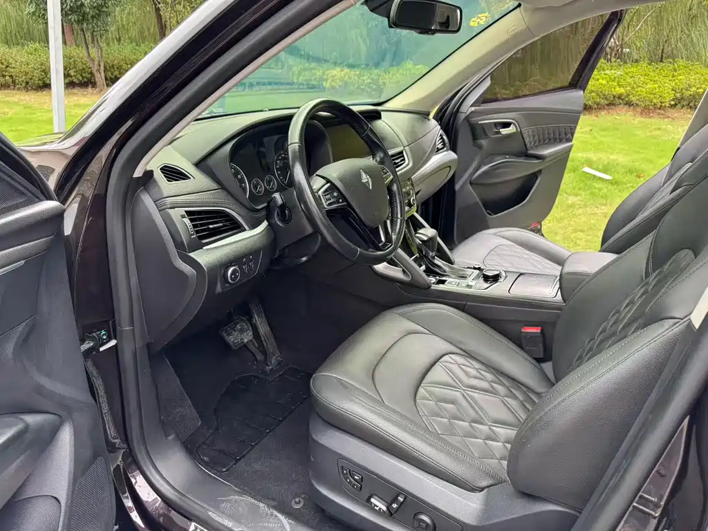 Borgward BX7 — миниатюра 6