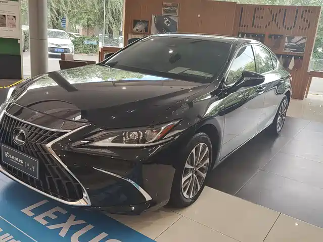 LEXUS  ES 2024