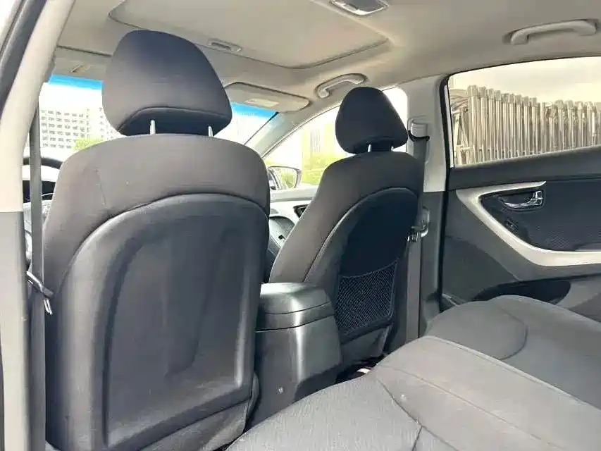 Hyundai Elantra Langdong — миниатюра 5