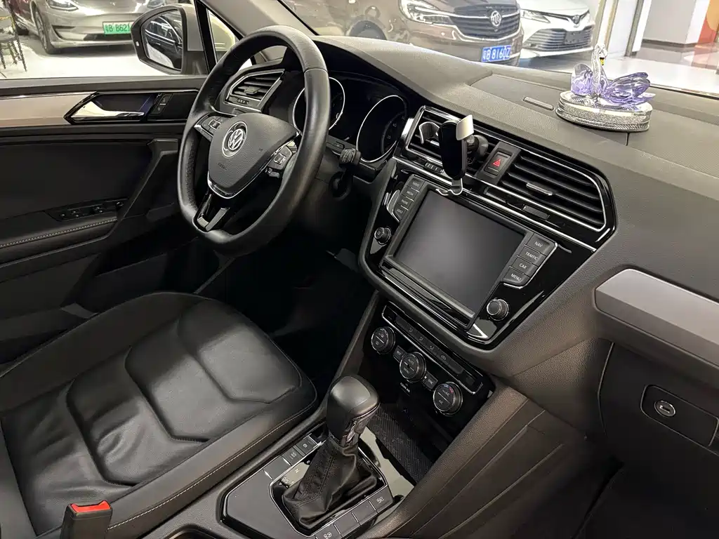 Volkswagen Tiguan L — миниатюра 14