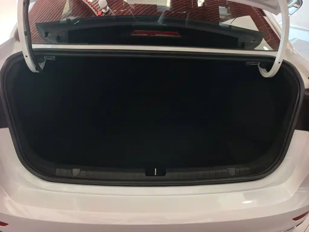 Geely Emgrand — миниатюра 15