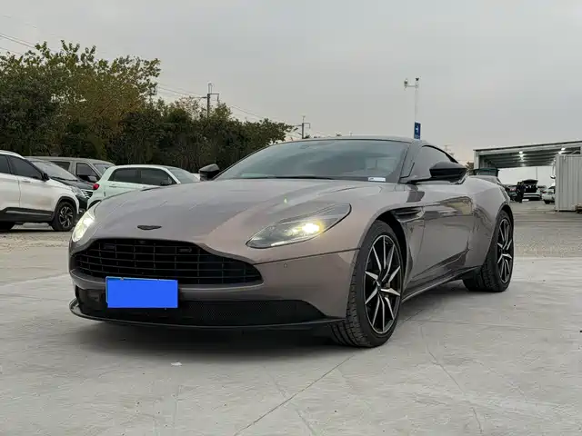 ASTON MARTIN DB11