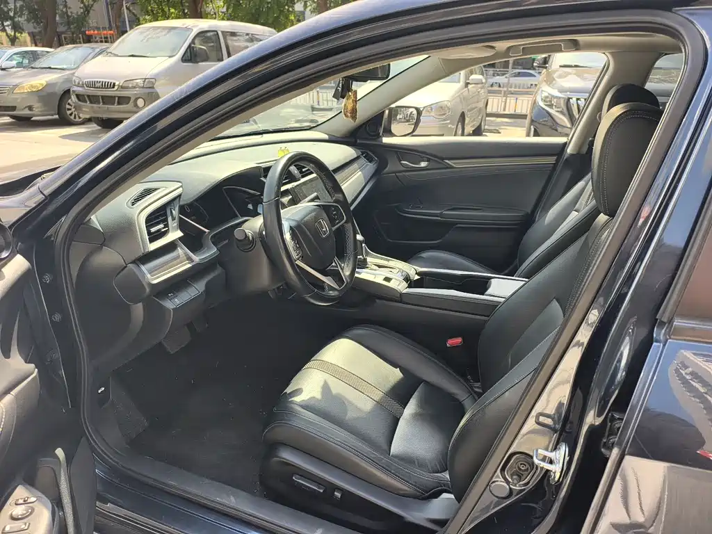 Honda Civic 2019 220TURBO CVT V