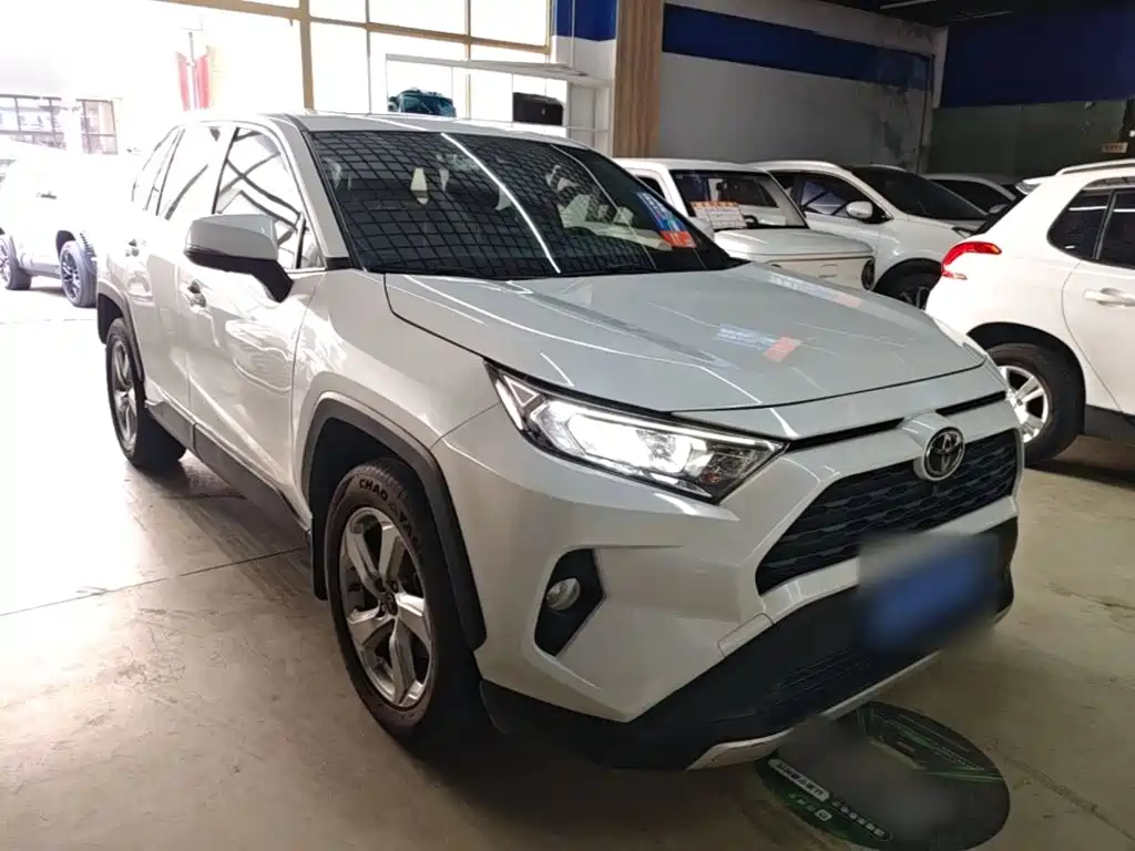 Toyota RAV4 — миниатюра 4